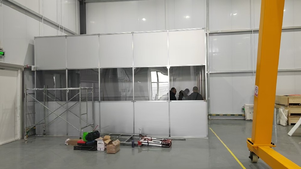 如何確保鋁塑板百級潔凈棚的氣流均勻性，避免局部污染？